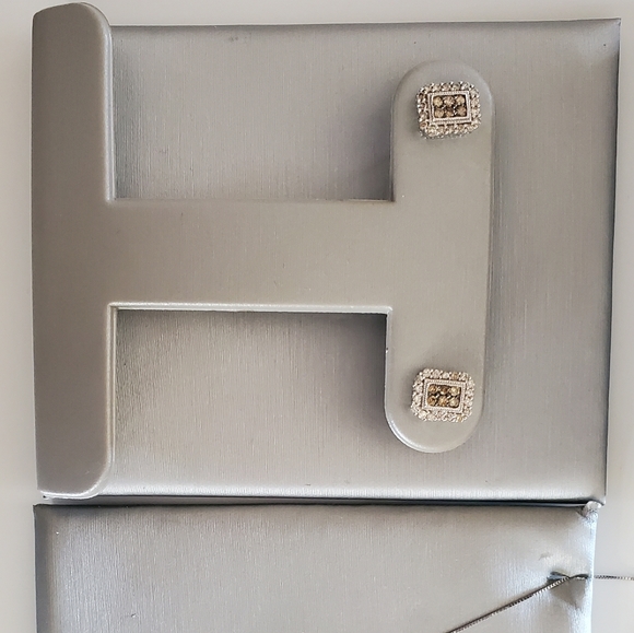 10K White Gold Earrings - Picture 7 of 10